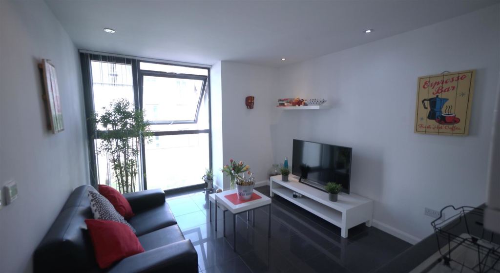 Stylish 2-Bedroom Flat in Bristol – Modern, Bright & Great Location