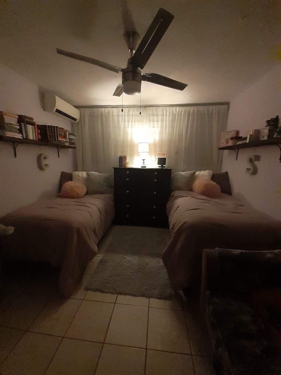 Room available immediately in Grays- Short or Long term