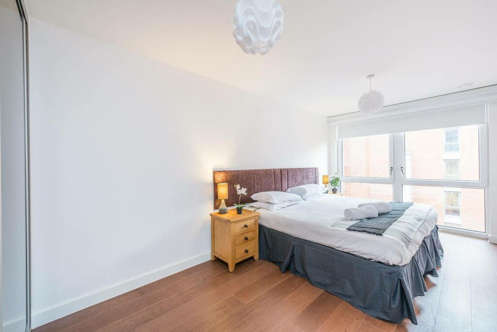 1 Spacious Bedroom to Rent