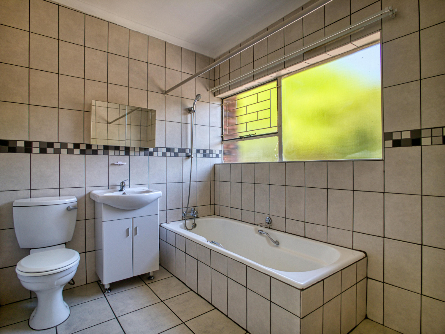 2-Bedroom House with Garden & Parking to Rent