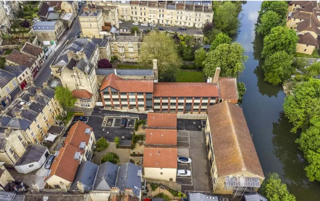 Spacious Double Room with Terrace in Bath